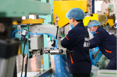 瘋狂小狗 集聚國際資源，打造世界一流的寵物食品工廠消毒體系